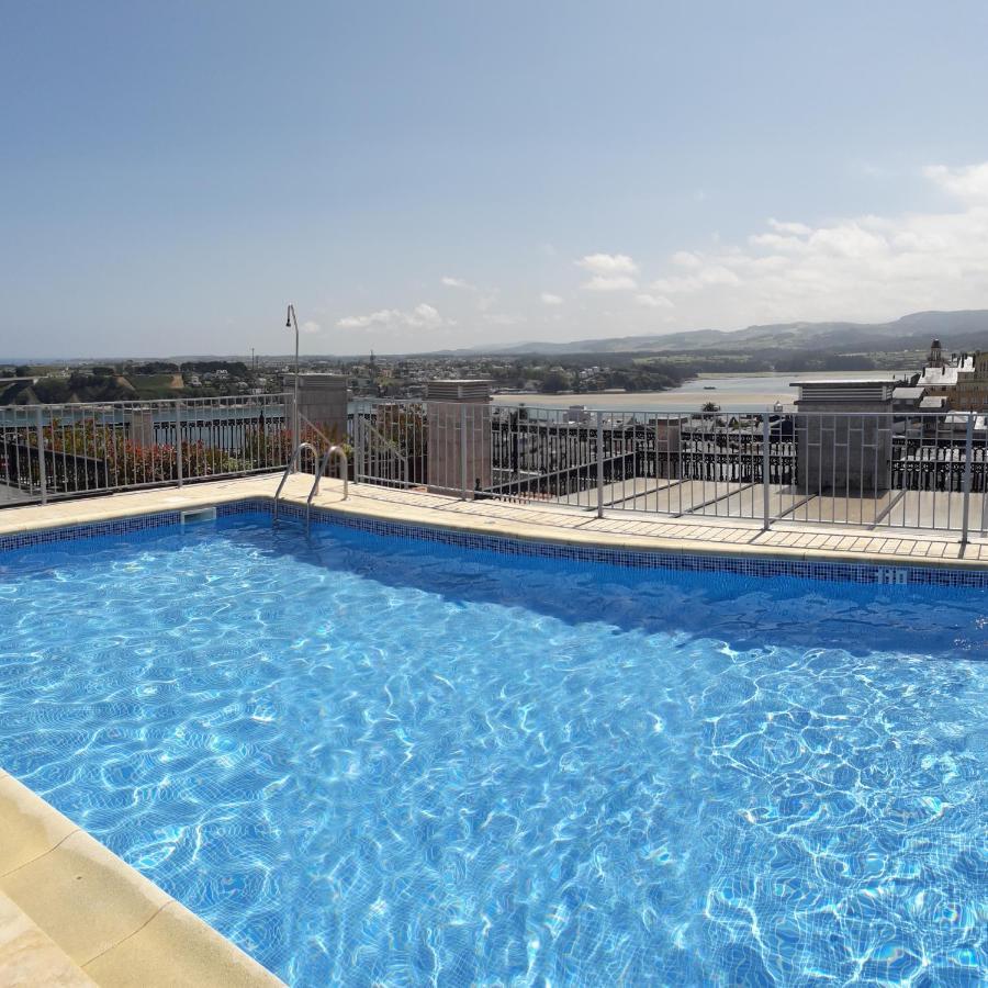 Atico Con Terraza Y Piscina Comunitaria Apartment Ribadeo Bagian luar foto